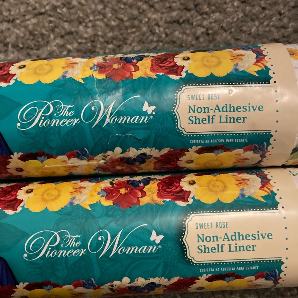 Pioneer Woman Non-Adhesive shelf liner - Picture 2 of 2